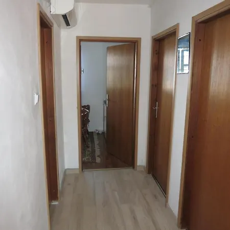 Ferienwohnung Auf Der Kroatischen Insel Malinska Mit Blick Aufs Meer *